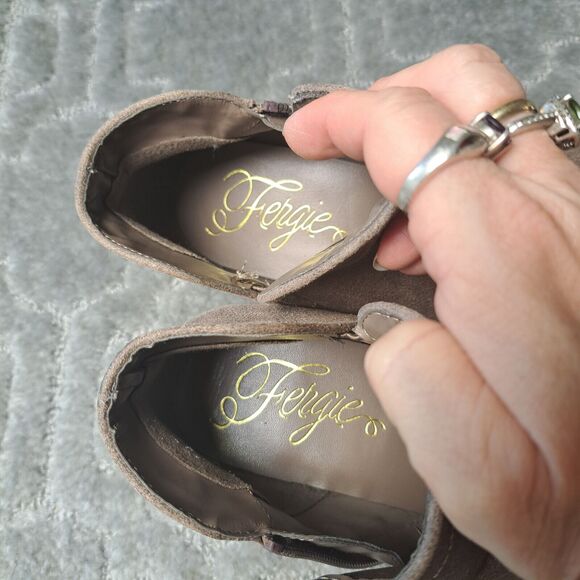 FERGIE BIANCA BOOTIE ANKLE BOOTS WOMENS SIZE 7M DISTRESSED LOW HEEL SIDE ZIP - Picture 9 of 10